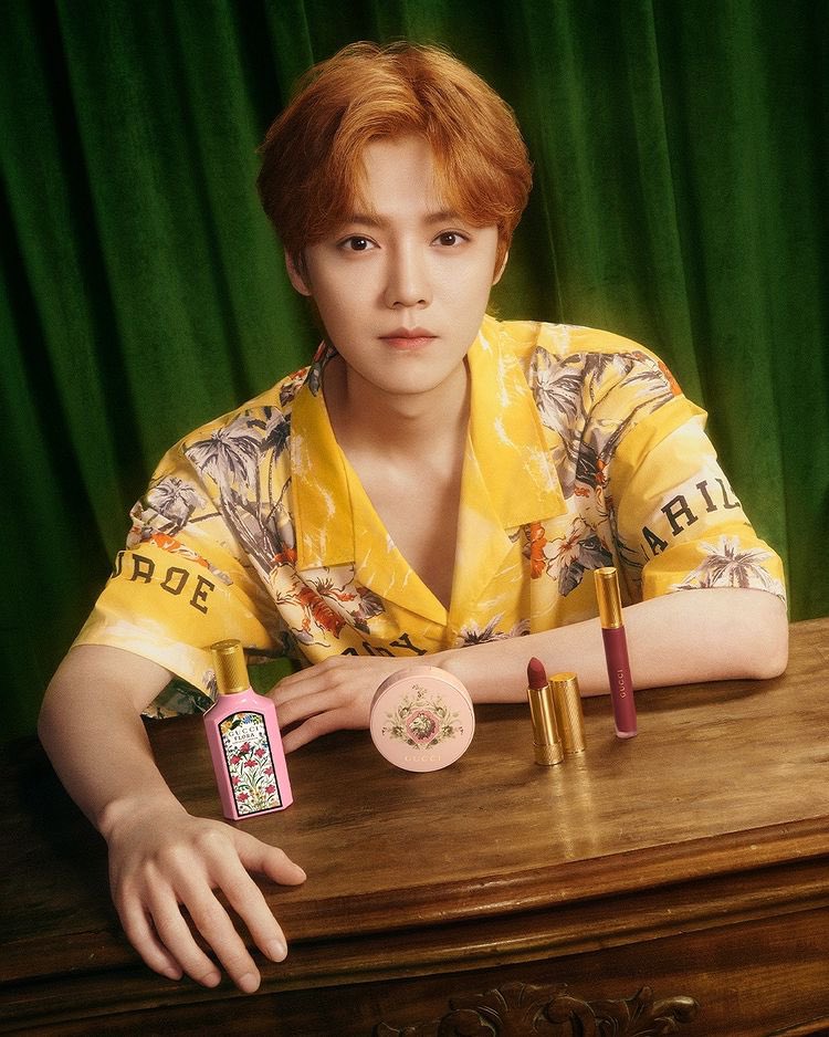 luking0420's tweet photo. [PHOTO] 220514 Gucci Beauty’s Instagram: Singer and actor #LuHan captured with key Gucci Beauty gifts including the Gucci Flora Gorgeous Gardenia scent and Rouge à Lèvres Liquide Mat lipstick���the latest makeup addition.

Photography: Trunk Xu.

Link:https://t.co/uKYa0uKQmB

#鹿晗 https://t.co/SKjOLAtmfj