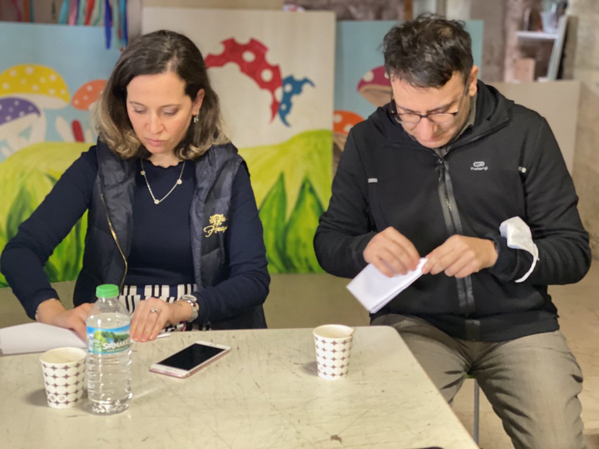 Paylaşmanın ve birlikteliğin iyileştirici gücüne inanarak “Yaşam Şapkaları Öğretmen Atölyesi”nde yeniden bir araya geldik.🗯🗣                                                <a href="/EnisEryaman/">Enis Eryaman</a> <a href="/gulsenakssu/">Gülşen Arslan</a> <a href="/AYSUNGUZELYURT/">Aysun Güzelyurt Kılınç</a> <a href="/muratyllmaz78/">muratyılmaz</a>