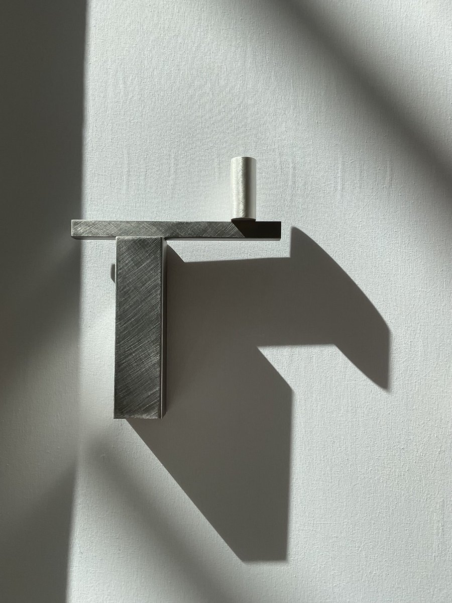 ⁦<a href="/DesignCentreCH/">Design Centre Chelsea Harbour</a>⁩, Artefact showing mixed metal on the mixed metal stand.