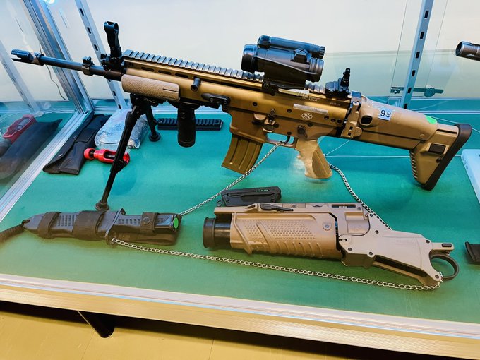 武器学校は1日かけてねっとり見学したいわねぇ 