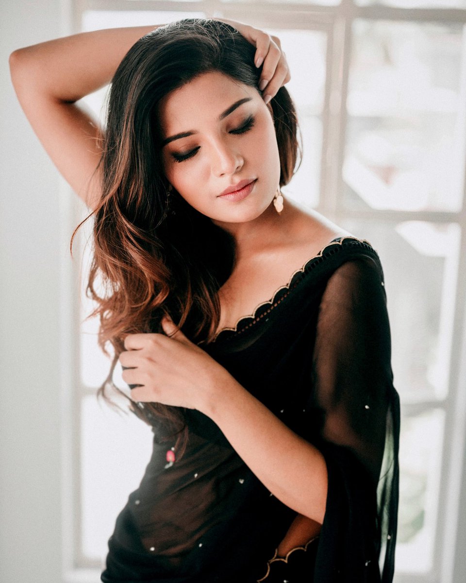 im_aathmika's tweet photo. A vibe called blessed ✨ https://t.co/gTXY8bLjv9