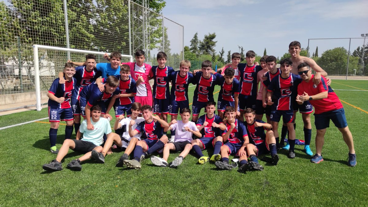 LucecorC's tweet photo. CADETE A !! 
Sin palabras Lucecor !! 
Cuanto os queremos equipazo !! 
Vaya 2 años de este equipo !! 
Soys grandes y nos hacéis grandes día a día!! 
Equipo 🔝
Entrenadores 🔝
Padres y familiares 🔝
#seguimoscreciendo ⚽️💙 https://t.co/utL4ff6GE8