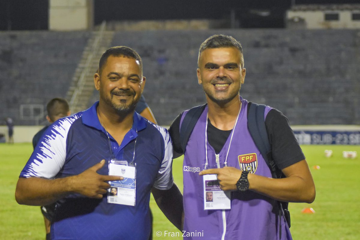 canaldolucho's tweet photo. 🏆🤝🟡🔵
Foto: Fran Zanini
#Jornalista #jornalismo #reportagem #Catanduva #futebolpaulista #Amigos #Resenha #Santo #interiorfc #emais #Bezinha #esportesmais #SilvioSalles https://t.co/Cg5n7oNMYo