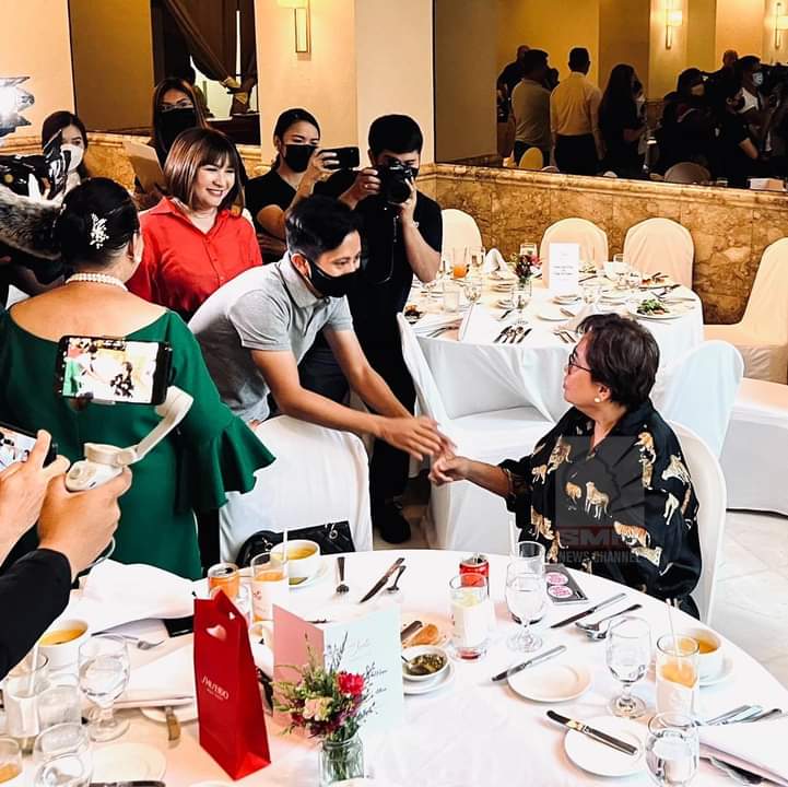 TINGNAN | Pagbati ni Marcos kay Guanzon

Bilang respeto at paggalang, kinamayan at binati ni incoming Ilocos Norte 1st District Rep. Sandro Marcos ang kilalang kritiko ng kanyang ama na si incoming P3PWD Partylist Rep. Rowena Guanzon