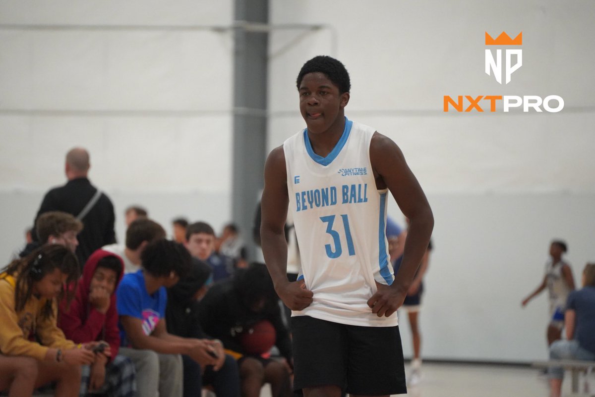 Beyond Ball 24k 2025 G Xzavion Robinson really impresses as a vertical athlete and with his body control at the rim. Super active hands defensively, swarming ball handlers and the passing lanes.

@wayBeyondBall | <a href="/XzavionRobinso4/">Zay Robinson</a>