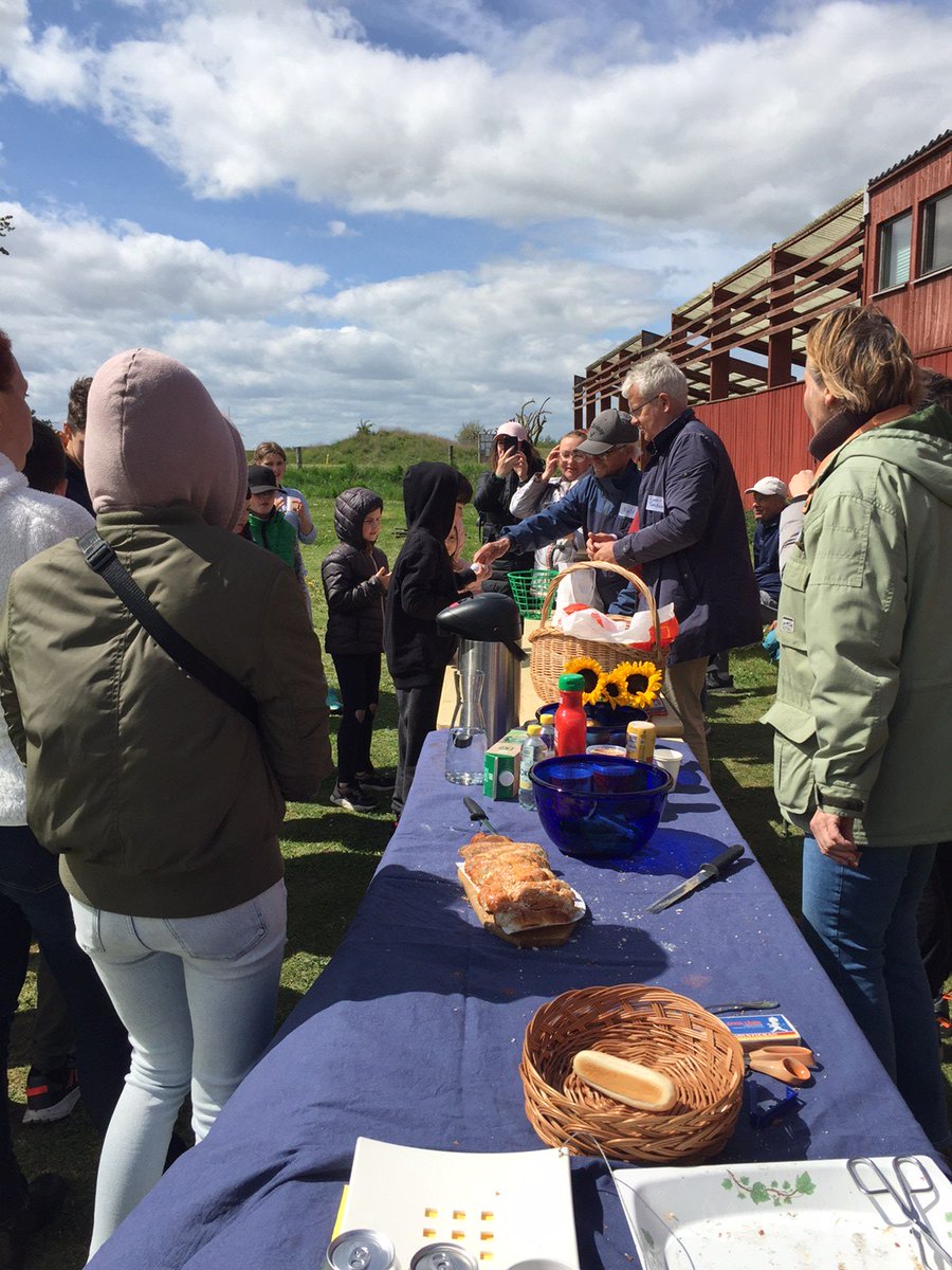 Prisutdelning till alla barn på dagens golf med korv- evenemang på Värpinge För våra Ukrainska vänner🏌️‍♀️🌭🇺🇦