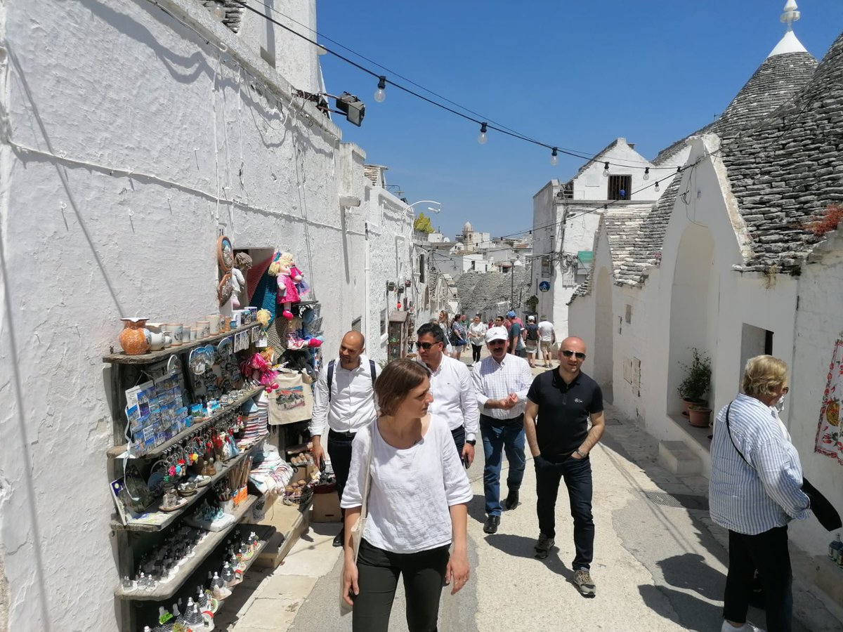 tobecoop's tweet image. Çalışma ziyareti kapsamında son ziyareti Alberobello&apos;ya gerçekleştirerek halk kooperatifi  FaberCity&apos;yi inceledik.

The last visit of our Turkish delegation is in Alberobello knowing FaberCity about the case of community cooperative.
@Halieus_ @ABBaskanligi @DiyalogProjesi