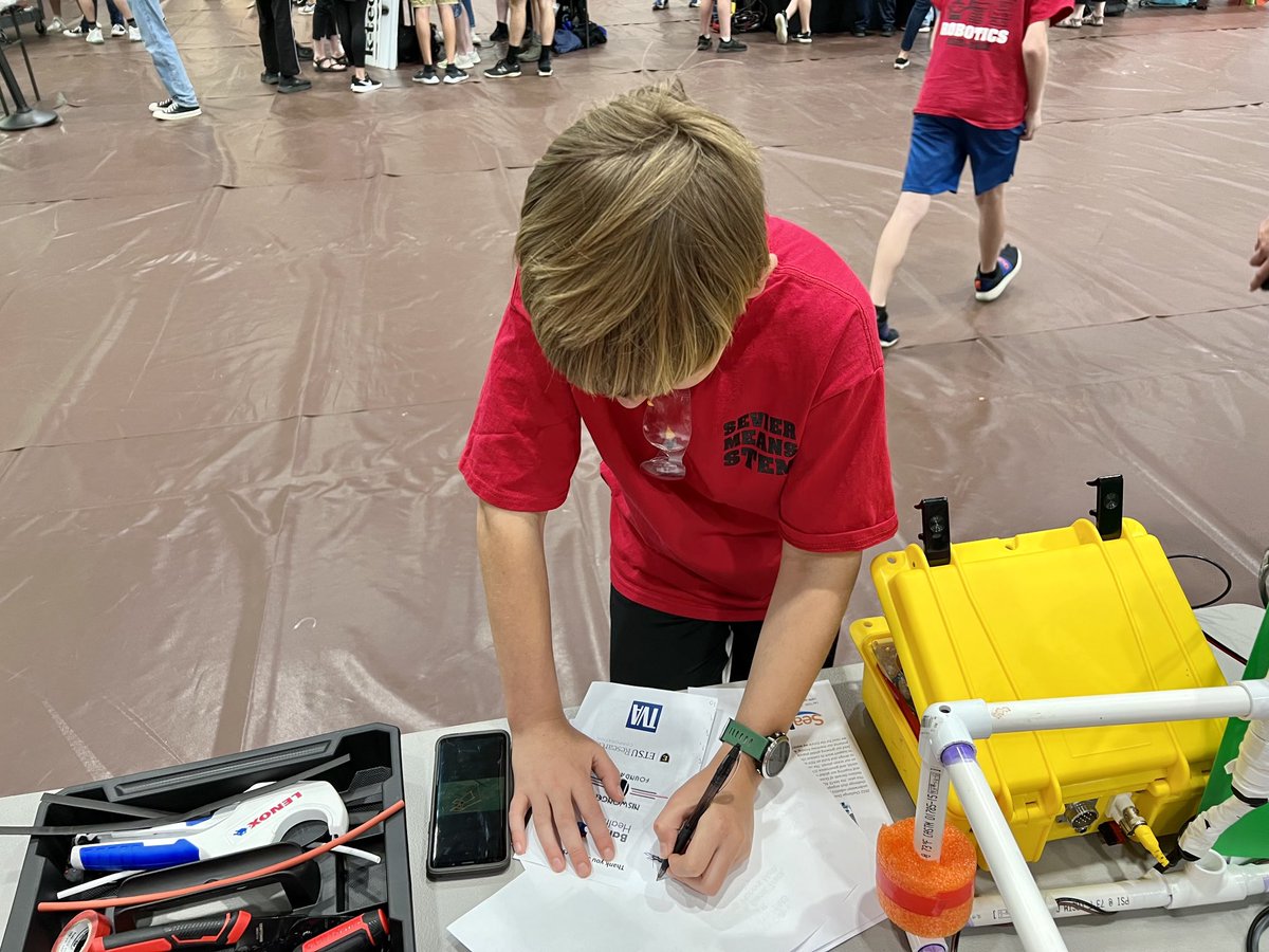 jsms_robotics's tweet image. Safety inspection passed ✔️ Nearly ready for round 1! Let’s go Thrill Gills! @KCS_Sevier