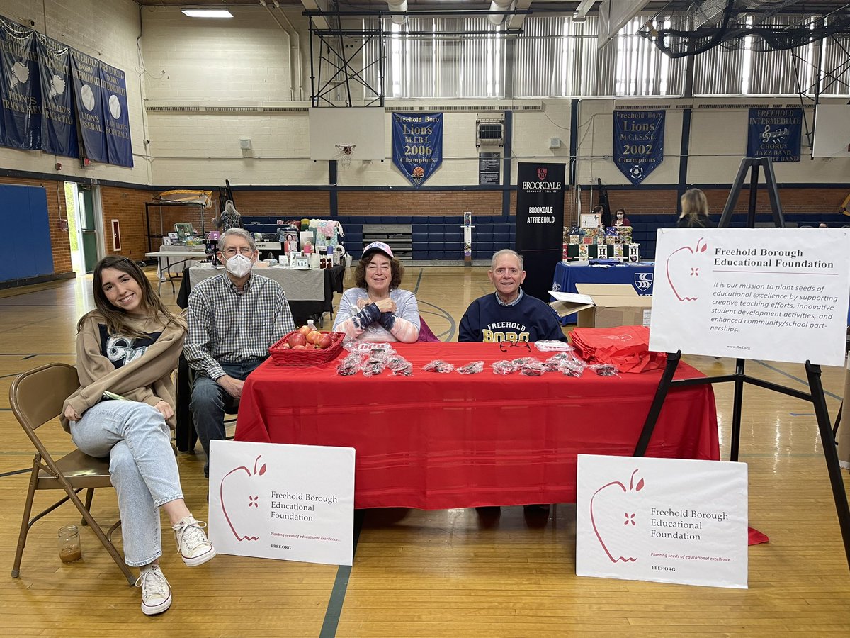 TeachHerrNJ's tweet photo. Come join us at the Community Health and Craft Fair. We’re here until 12! Here’s just a sampling of the vendors that are here. Park Avenue Complex, 280 Park Avenue, Freehold Borough. @FISgirlsbasket1 @FISLions @PAEeagles https://t.co/vr8bI6mMg4