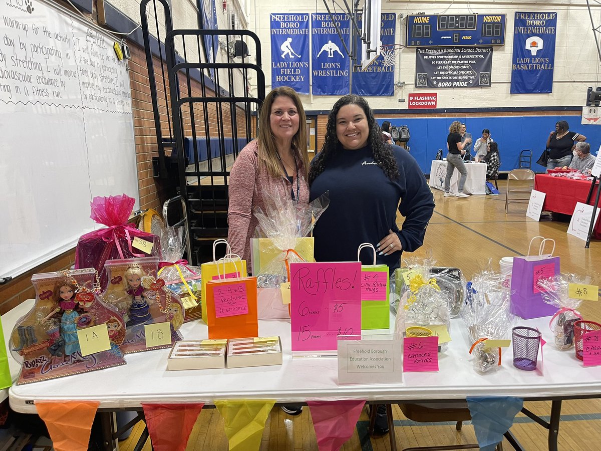 TeachHerrNJ's tweet photo. Come join us at the Community Health and Craft Fair. We’re here until 12! Here’s just a sampling of the vendors that are here. Park Avenue Complex, 280 Park Avenue, Freehold Borough. @FISgirlsbasket1 @FISLions @PAEeagles https://t.co/vr8bI6mMg4