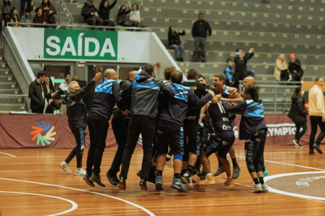FABSargentina's tweet photo. Soy argentino, es un sentimiento, no puedo parar ❤️🇦🇷

🎉 Todavía seguimos festejando el quinto puesto 🇦🇷 https://t.co/CKPKu2b78R