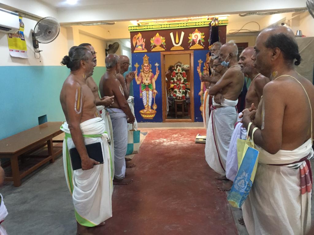 DrVSKarunakara1's tweet photo. Shri #Nadadoor #Ammal #Thirunkashtram and Purapaadu at #Srirangam
Images from Shri Nadadoor Azhwan Thirumaaligai, Srirangam https://t.co/6zGylnc3VM