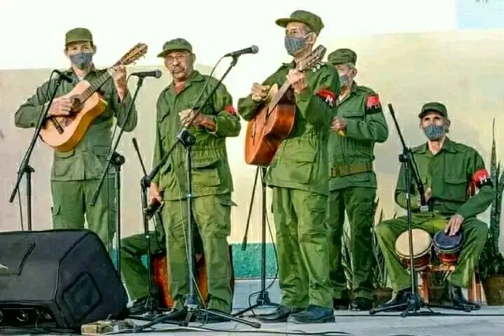 "Honor a quien Honor merece" a nuestro quinteto rebelde. Felicidades en su  64 aniversario