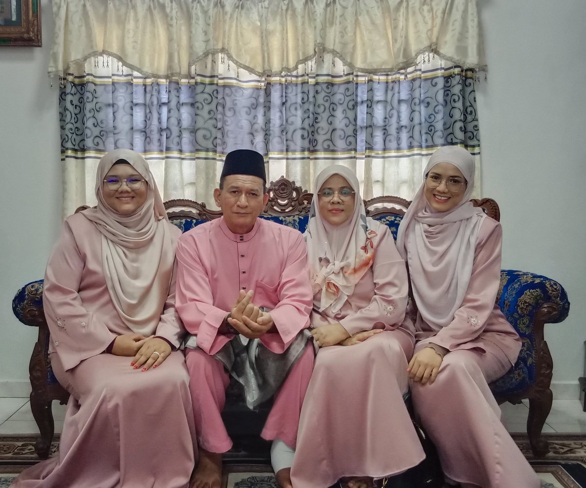 Waazam_'s tweet photo. Ruang 1.0

Bagi aku, ruang bersama dengan  keluarga sangatlah penting. Gunakan dan hargailah segala ruang dan peluang yang masih ada di depan mata untuk mencipta memori indah bersama. Jangan sampai kita menyesal suatu hari nanti memikirkan ruang yang kita abaikan.💪✨🤍 https://t.co/nQFkqixu4m