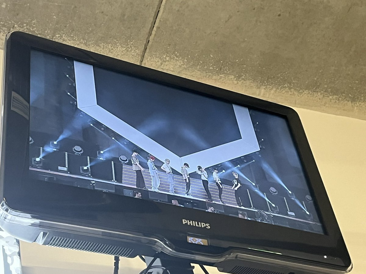 enhypenupdates's tweet photo. [PHOTO] 220514

ENHYPEN having their rehearsals at K-pop Flex!

© HallyuDoing

@ENHYPEN_members @ENHYPEN #ENHYPEN #엔하이픈 #ENHYPENatKpopFlex https://t.co/2s16t8Ixjd