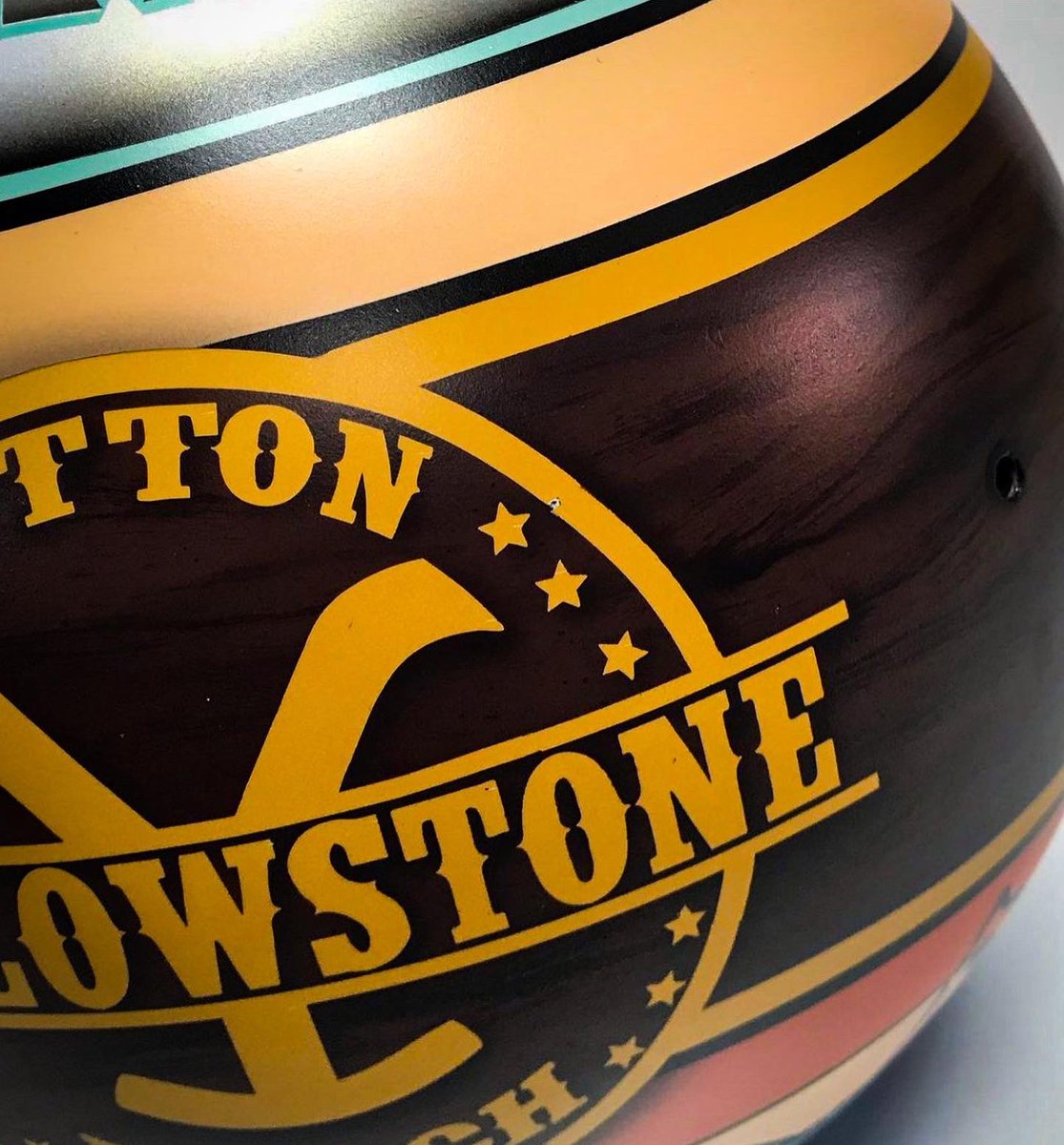 BellRacingHQ's tweet photo. Fans of the popular @Yellowstone series will love this new lid for @DaumMotorsports! 

🎨: @DougCanham14 https://t.co/dc66L3RBlQ