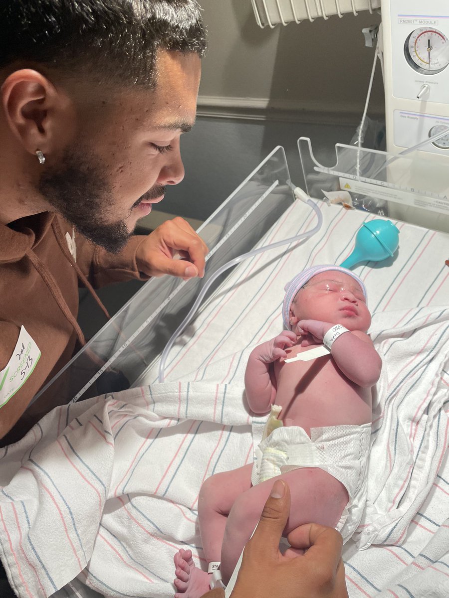 Bren_ForTheWin's tweet photo. Friday the 13th 11:00pm Ayla Kade Wilson was born🎀 https://t.co/cAJrfL3t87