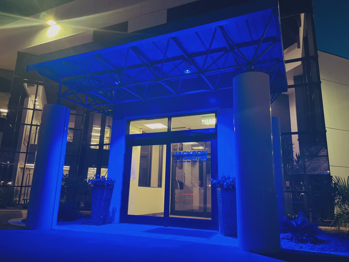 JacksonJetPHX's tweet photo. Shining even during the nighttime. 

Welcome to Jackson Jet PHX! 🛩✨💙

#Aviation #PrivateFBO @PHXSkyHarbor @CityofPhoenixAZ https://t.co/uS02xSGW7Y