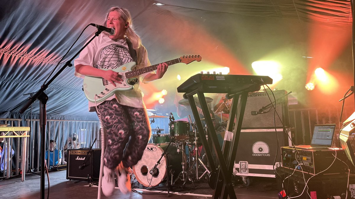 Alice Ivy hits the stage! <a href="/aliceivymusic/">Alice Ivy</a> #TGE22