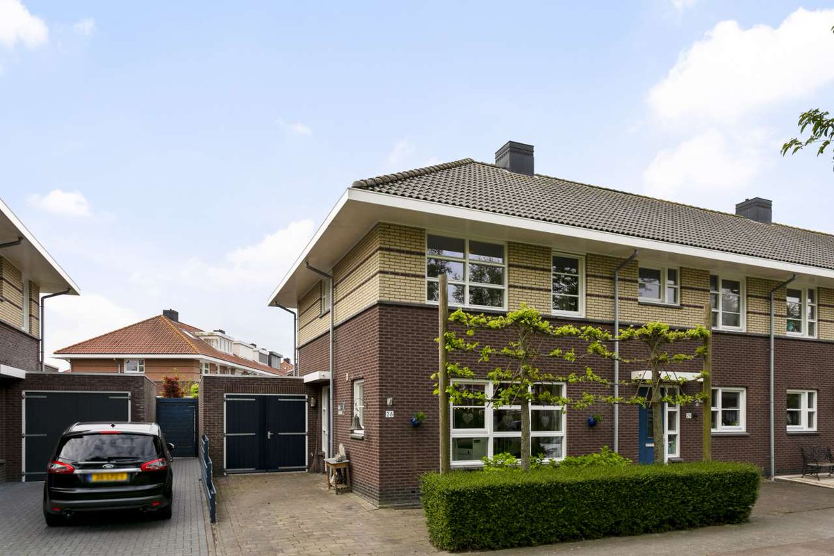 ⭐Prachtige woonkans⭐

🏡Molensingel 26, Wieringerwaard

📌Fraaie hoekwoning met garage
📌4 slaapkamers
📌Gebouwd in jaren '30 stijl
📌Zonnige tuinligging

Wij laten deze schitterende woning graag aan u zien!
☎️0226-315341

👉riddermakelaars.nl/woningen/wieri…