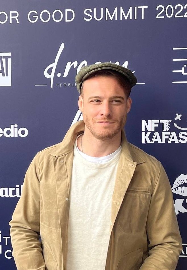 SrtC595's tweet photo. Yo quiero superar #SenÇalKapımı...
pero la vida no me deja ⚡😍
#KeremBürsin https://t.co/KfmoOrTq6r