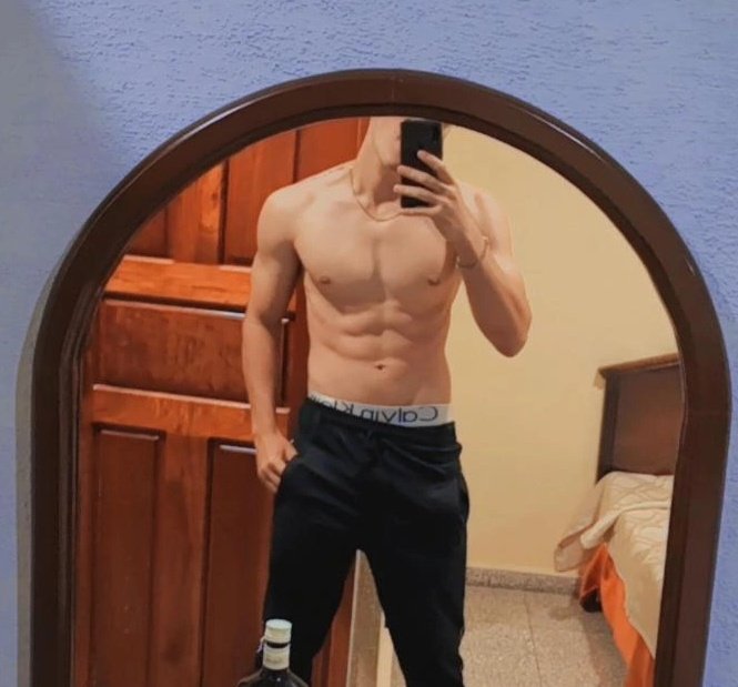 SisoyDanny_'s tweet photo. El cuerpo que quiero tener /// El cuerpo que tengo https://t.co/LHPT2uUkJ2