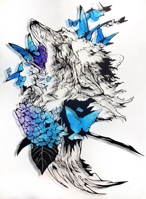 切り絵の裏から和紙を型取り、貼って着色しています
こちらの3点はオオカミ、キツネ、オオグンカンドリ+イチゴをモチーフに製作しています
お気に入りなので多くの人に見てもらえると嬉しいです🐤
#切り絵 