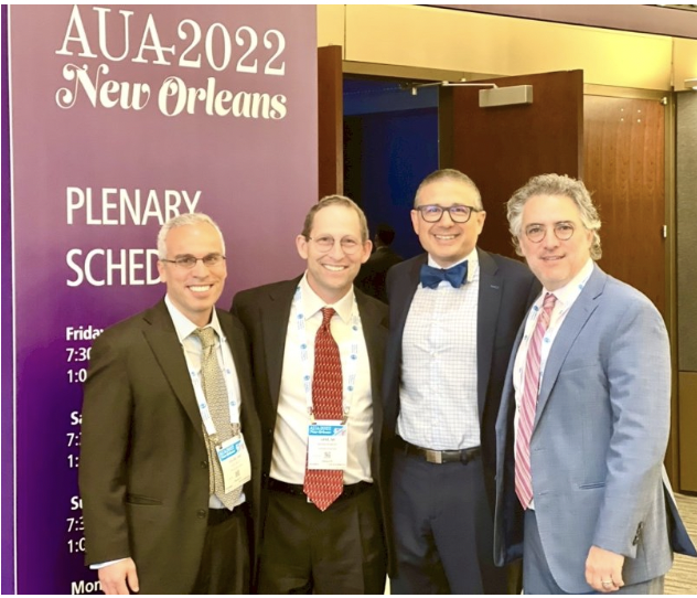 Management of Incidentally Discovered 3cm Solid Renal Mass Cancer: Panel Discussion. Moderated by <a href="/clallas/">Costas Lallas</a> <a href="/TJUHospital/">Jefferson Health</a>, panelists <a href="/cancerdrlane/">Brian Lane</a> <a href="/SpectrumHealth/">Spectrum Health</a>, <a href="/LPonsky/">Lee Ponsky</a> <a href="/cwru/">Case Western Reserve</a>, &amp; <a href="/jaimelandmanuci/">Jaime Landman</a> <a href="/UCIrvine/">UC Irvine</a>. #AUA22 coverage by @kalon_morgan <a href="/UCI_Urology/">UCI Urology</a> &gt; bit.ly/39iTkdG