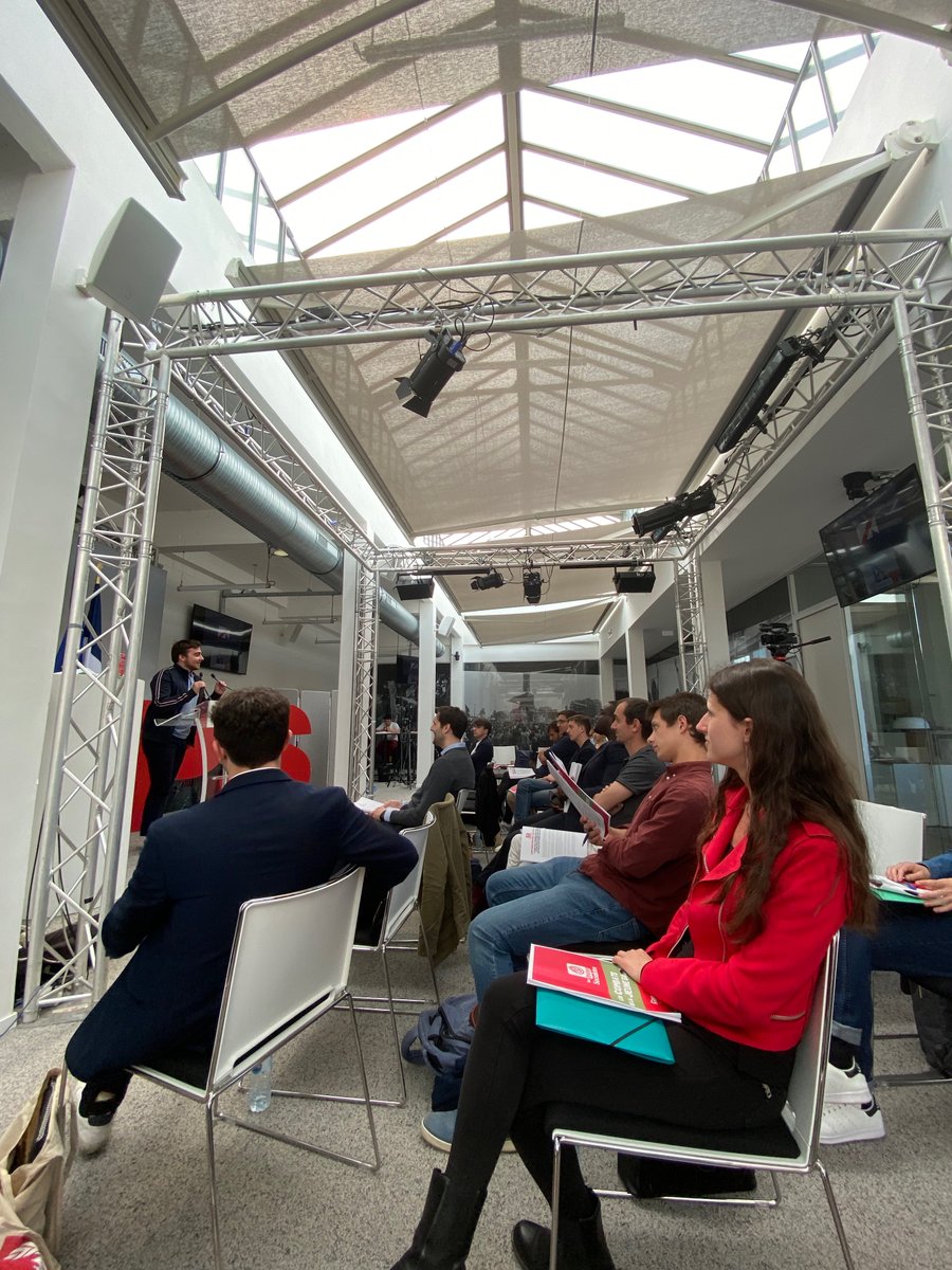 JeunesSoc87's tweet photo. Les @JSocialistes87 sont présents ce week-end au Conseil National des @lesJeunesSoc ! 

Ce Conseil National permettra de prendre diverses résolutions thématiques et permettra également l’élection du ou de la futur.e président.e de notre organisation. 

🌹❤️ #CNMJS https://t.co/rEvCbXZPC0