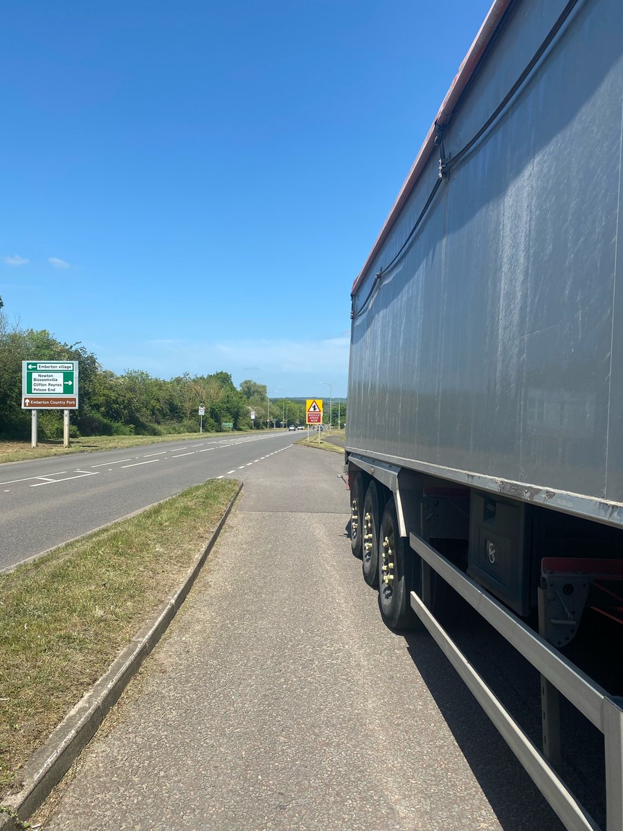 tvprp's tweet photo. Road safety check carried out on the A509 at Emberton Milton Keynes. 10 drivers have been dealt with including this HGV for exceeding the 40mph limit. All drivers have been issued with traffic offence reports. #notworththerisk #speedkills #TPBShift #P5839 #P7758 https://t.co/L5SW7mOlxC