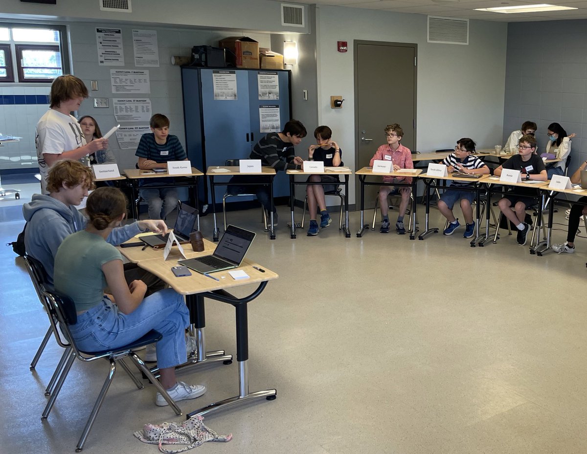 MrBorgman's tweet photo. And just like that…the first resolution passes at the very first Highlands Middle School Model UN Crisis Committee. The topic is Alien Invasion of course. Hosted by HHS MUN. @FTHighlandsHS @FTHighlandsMS @FTSchools https://t.co/bGpR27UQUN