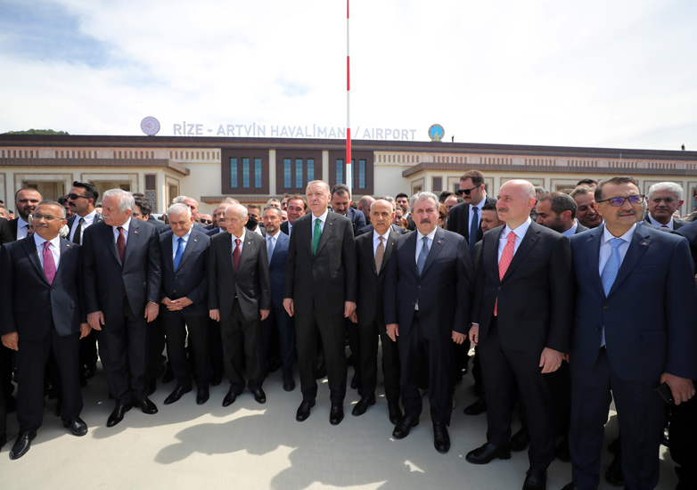 Genel Başkanımız Sayın Devlet BAHÇELİ, Cumhurbaşkanımız Sayın Recep Tayyip ERDOĞAN ve Azerbaycan Cumhurbaşkanı Sayın İlham ALİYEV ile birlikte Rize-Artvin Havalimanı Açılış Töreni'ne katıldı.