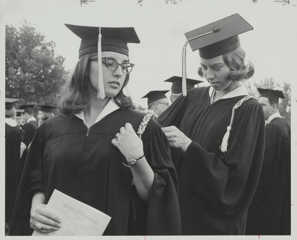 kstatelibraries's tweet photo. Congratulations to all of our graduating student employees and Libraries ambassadors, thank you for all that you've done for the Libraries! We can't wait to see where your future takes you #ButlerDigitizationLab #kstatelibraries https://t.co/48SFSdlIGb