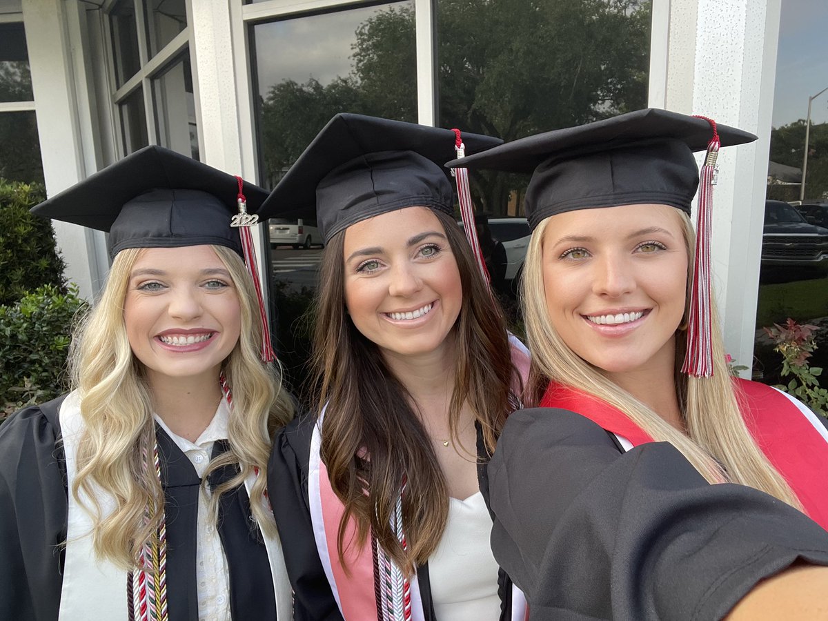 BigLael's tweet photo. Getting it Done ✔️ @klockhart5 next up Grad School 🏫 LFG #TeamLockhart 2 down one more to go! @FHSLockhart @LaelJLockhartJr @kylelockhart20 https://t.co/oocIsTSITh