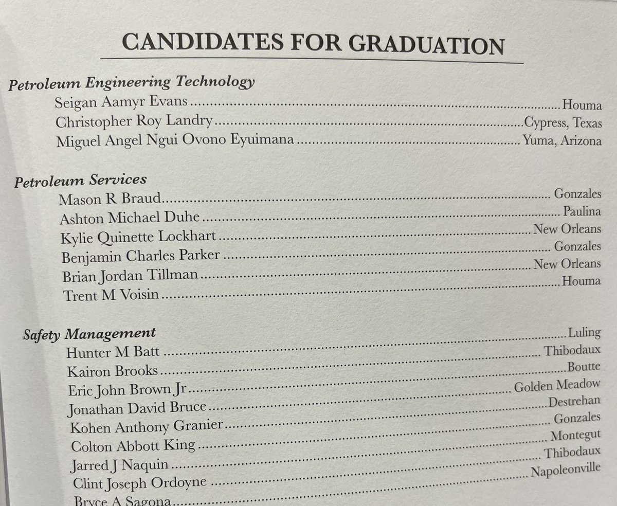 BigLael's tweet photo. Getting it Done ✔️ @klockhart5 next up Grad School 🏫 LFG #TeamLockhart 2 down one more to go! @FHSLockhart @LaelJLockhartJr @kylelockhart20 https://t.co/oocIsTSITh