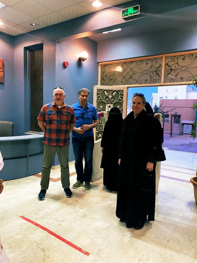 libarar's tweet photo. قام وفد اكاديمي من جامعة الحدود الشمالية بزيارة المكتبة العامة / عرعر
كان على راس الوفد المستشارة البرفيسور روبين سكوفيلد والأستاذ جيمسس سكوفيلد الدكتور الياس سالم والدكتوره جيهان الانديجاني والدكتوره عواطف الرويلي
عبر الوفد عن اعجابه بالمكتبة العامة وماتضمه  من اوعية معلومات https://t.co/TPafT5EUkI