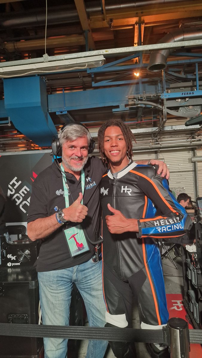 Partenza in grande stile per <a href="/Jam_guerchadi/">Jamiel Guerchadi</a> Ottimo terzo posto nell prima heat di oggi! Grazie al team <a href="/HelbizRacing/">Helbiz Racing</a> per l'ottimo lavoro di squadra, tra poco i quarti di finale live disponibile su hub.esc.live
#eSCRacing #eSkootr