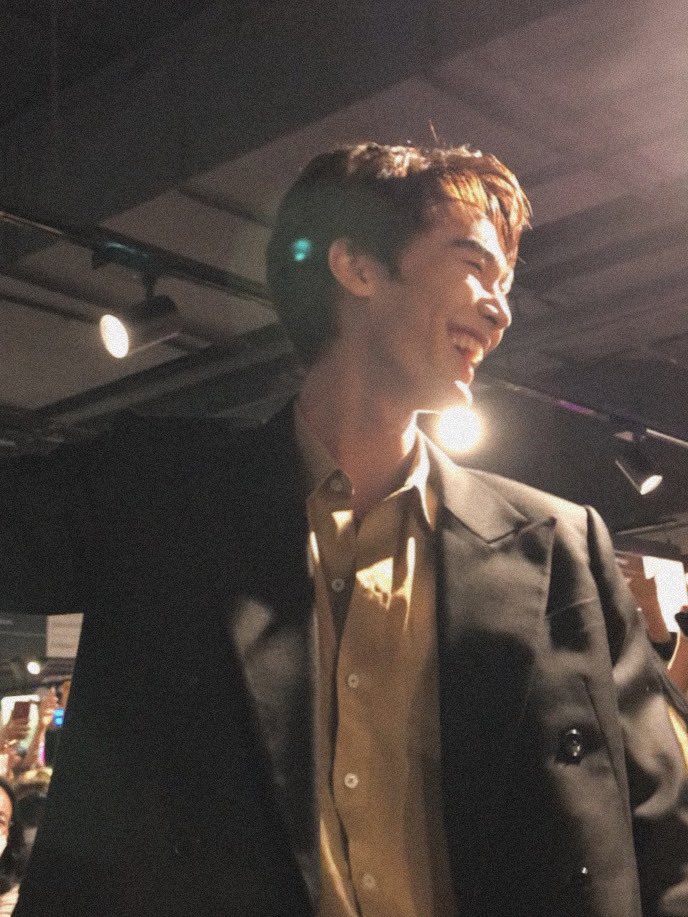 dimples_dewjsu's tweet photo. เวลาเธอยิ้ม ◡̈

ไม่รู้ว่าต้องโตท่ามกลางหมู่ดอกไม้มากมาย ขนาดไหน
เธอจึงได้ครอบครอง “รอยยิ้ม” ที่สวยงาม ขนาดนี้ ◡̈

#CentralfoodhallxDewJirawat 
#dew_jsu https://t.co/VD4cIv7myR