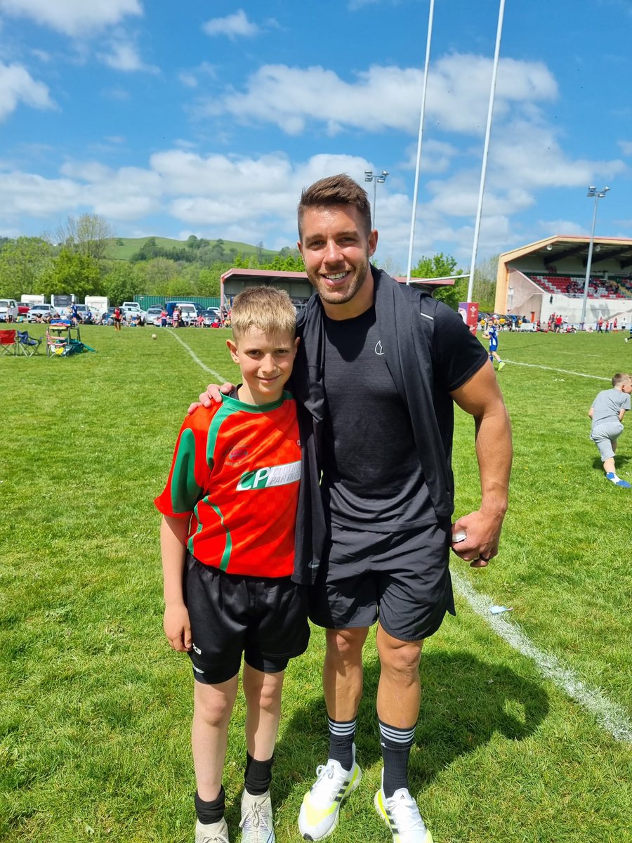 Lovely Day Out With Jack Representing <a href="/Hendredennypark/">Hendredenny school</a> @hddpyear6 at the Welsh Schools Rugby Union Junior National 7's with the Rhymney Valley Schools District! ❤💚❤💚