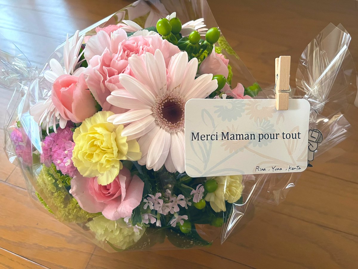 coucouTaec's tweet photo. 1週間の時差で💐もらいました〜感激〜🥺🥺🥺
ありがとう•͙‧⁺o(⁎˃ᴗ˂⁎)o⁺‧•͙‧⁺
#belatemothersday #sotouched #myfavcolours #beautifulflowerarrangement #thankyoumybabies 
https://t.co/RlonMYEzKV https://t.co/meaAyuOlRo