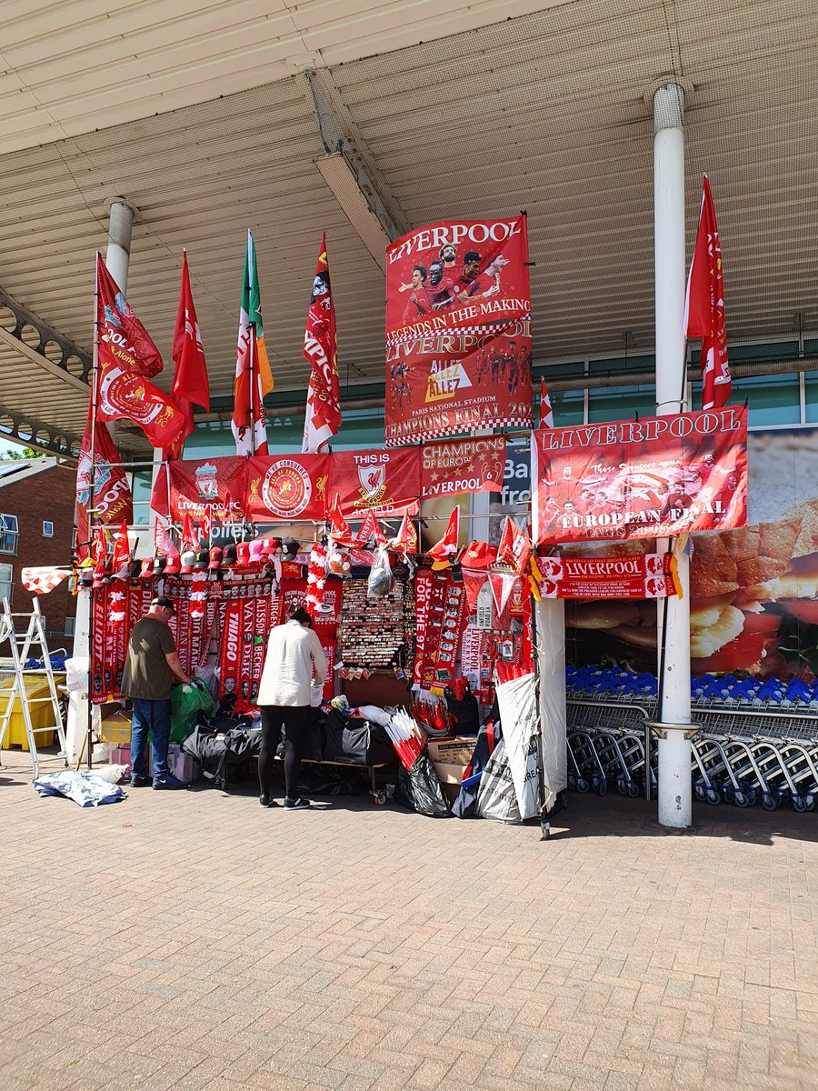 Need a flag for the #FACupFinal or the #ChampionsLeagueFinal grab them at #TescoPrescot some great flags at really good prices. And while your there, pop in for your beers aswell, win win 🍺🍻🏆👍 #LFC #YNWA