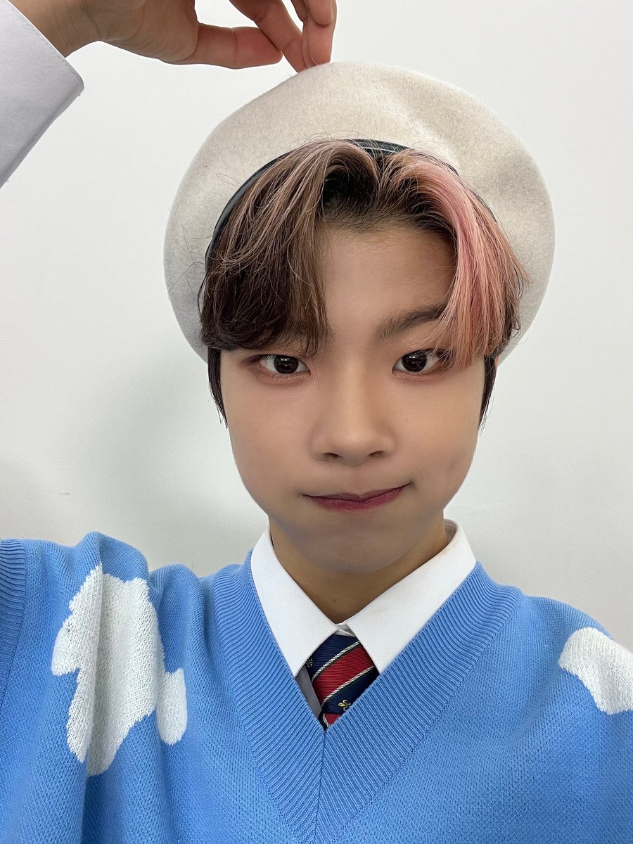 kyungmunst's tweet photo. he’s so cute 😭 https://t.co/8KldS7BsRI