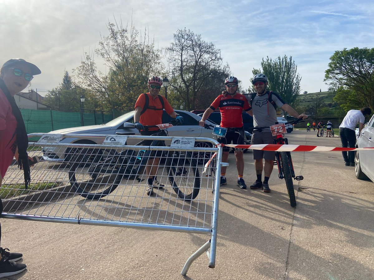 rubencomin's tweet photo. El #paqueteam lo volvió a hacer!!! La ruta de #Garray #lagarreña completada!!! Buen recorrido, buena organización y buen ambiente. Grandes @davidfrances80 @DavidBerrojo El año que viene más. 👍🏻 https://t.co/wjMS1oH610