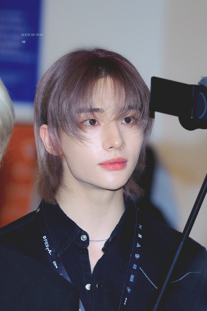 220512 hyunjin going 🥺🥺