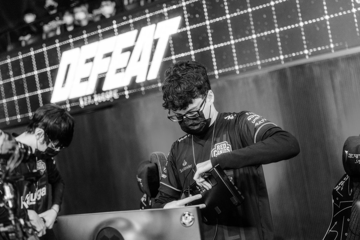 LoL Esports tweet media