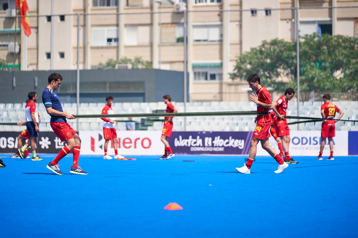 Calientan sobre el terreno de juego las selecciones masculinas de España y Argentina. ¡Faltan 5 minutos para el partido! #HockeyValencia #FIHProLeague 
<a href="/ArgFieldHockey/">Argentina Hockey</a>  <a href="/rfe_hockey/">Hockey España</a> 

#FIHProLeague