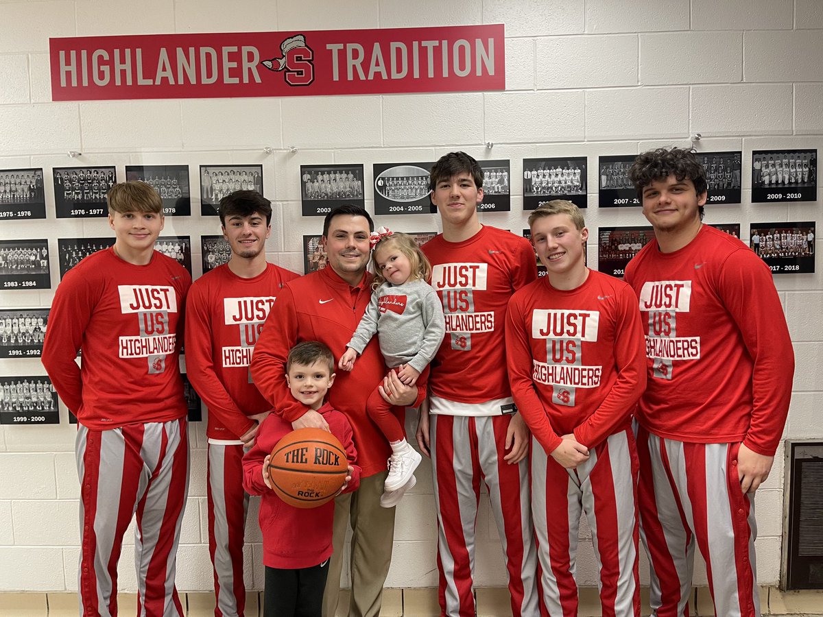 coachjeffersj's tweet photo. Congrats to these guys as they walk the stage & graduate today. The most successful group to ever play basketball for the Highlanders. Pretty good dudes too! Congratulations!! #All4Scott #H4L https://t.co/UrjKhDOLZH