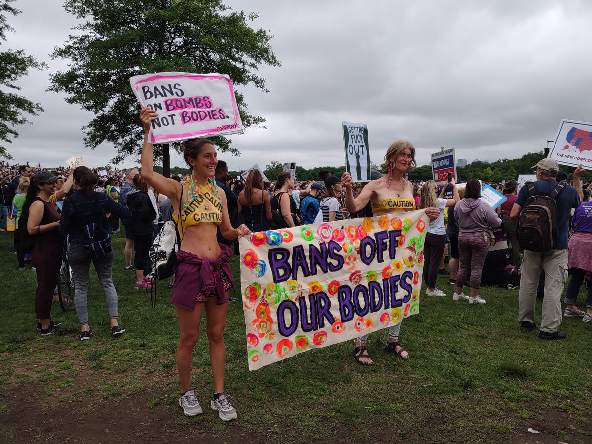 PROVERBSKIDS's tweet photo. 🗣️Abortion is health care. #ReproductiveJustice is a religious freedom issue. Both intersect w/ voting rights. Remember that come midterm elections! We're attending the #BansOffOurBodies Rally because we're committed to advancing justice &amp; protecting a woman's right to choose.✊🏾 https://t.co/Scg6qAijHy