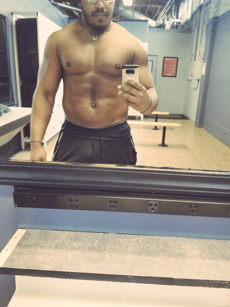 deonteja11's tweet photo. Took a week off but back on the grind ๐
#Daddymilkers #moobs #mantits
#megapecs #pectacles https://t.co/bLLos2yYoJ