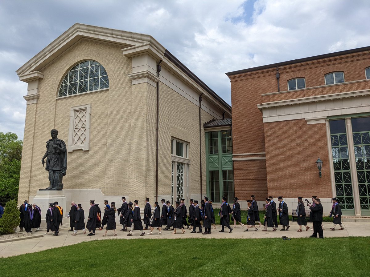 It's happening! Architecture Class of 2022 is on their way to the diploma ceremony.